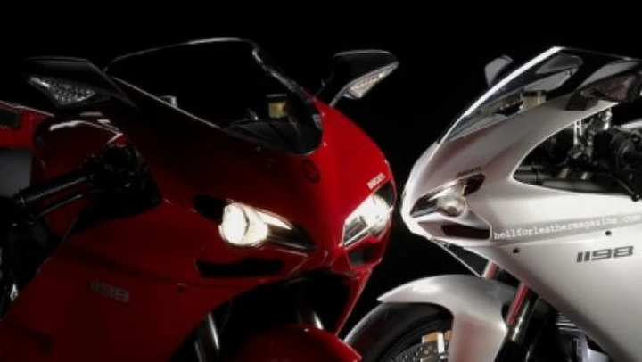 Ducati regala i Riding Gear Set Ducati Corse ai nuovi clienti 848 e 1198