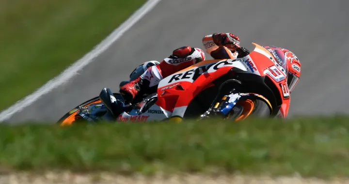 MotoGP Brno 2017: Pole position per Marquez, 2° Rossi [Foto]