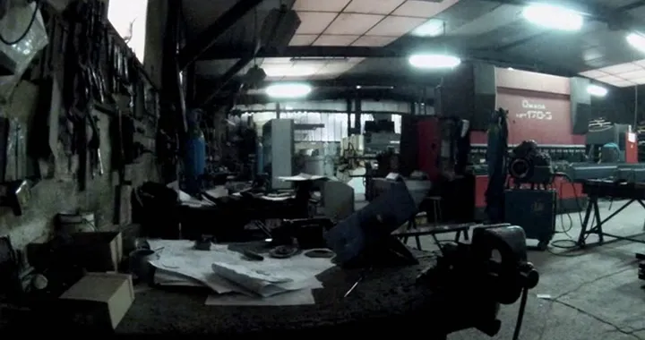 E-Raw: Cafe-Racer elettrica con sedile in legno