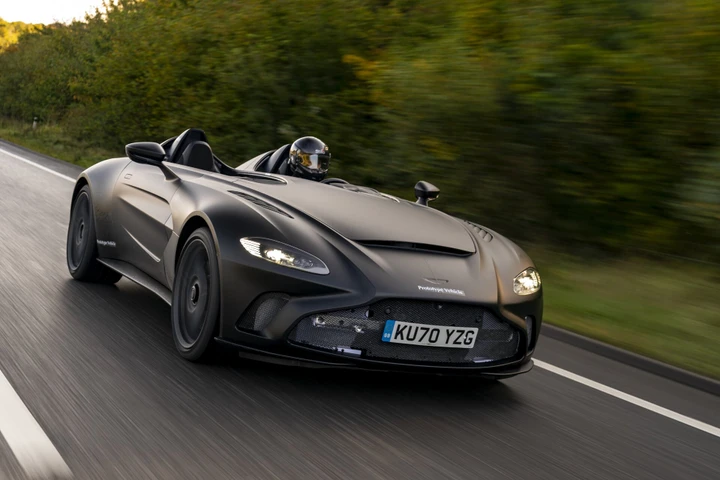 Aston Martin V12 Speedster: 88 esemplari di pura magia