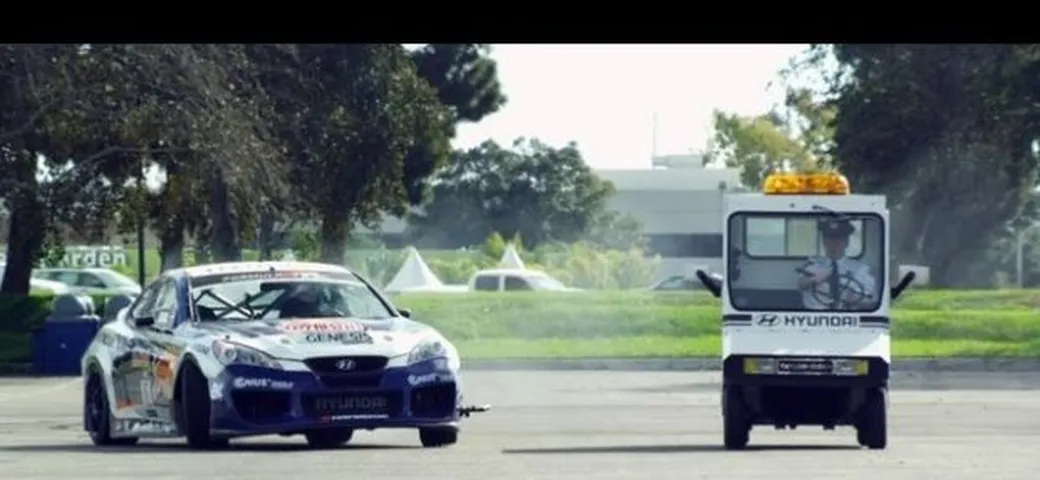 Hyundai: Rhys Millen ruba la Genesis Coupé da drifting in un video ufficiale
