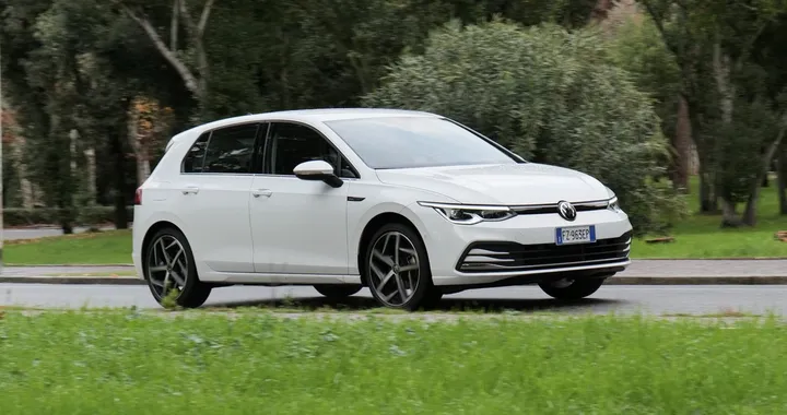 Volkswagen Golf 1.5 eTSI: la prova su strada
