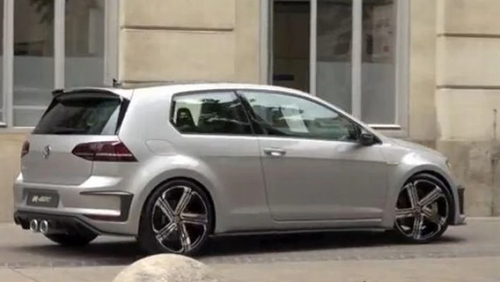 Volkswagen Golf: il sound della R400