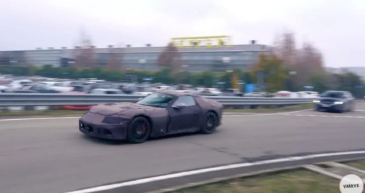 L'erede della Ferrari 812 avvistata in strada [VIDEO]