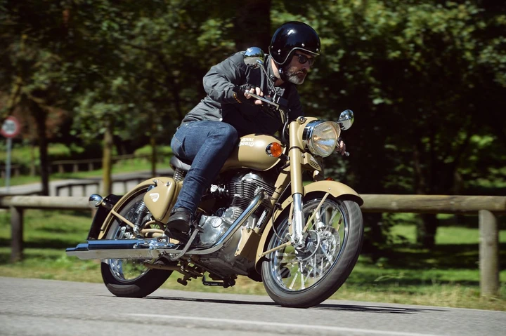 Royal Enfield Classic 500: primo contatto