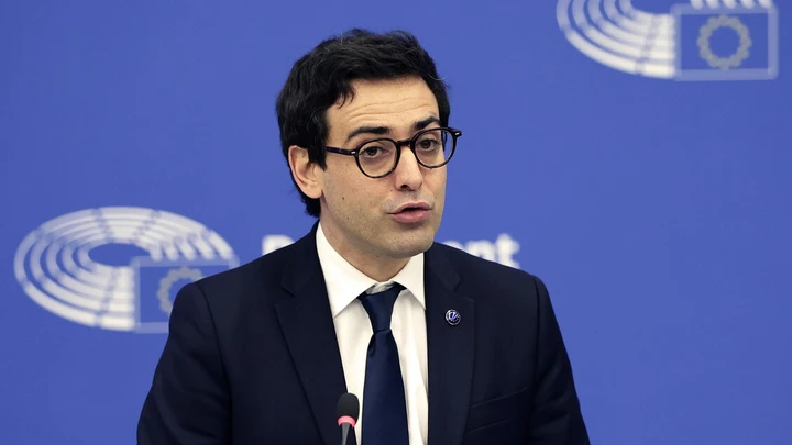 Neutralità tecnologica, l'UE rivede gli obiettivi sulle emissioni auto