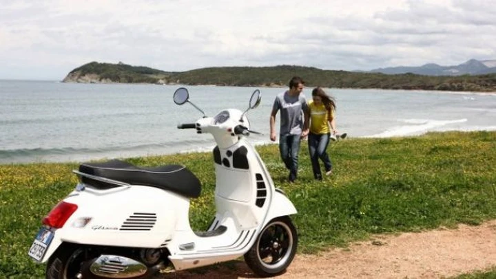 Piaggio: Vespa GTS e MP3 Hybrid realizzati con plastiche riciclate