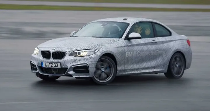 CES Las Vegas 2014: Video della BMW M235i che derapa da sola