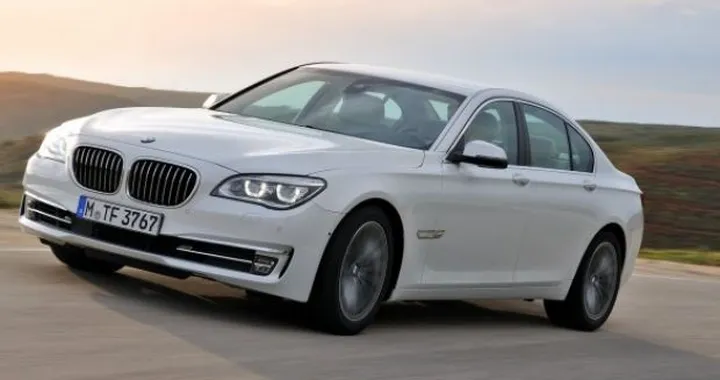 BMW Serie 7 facelift: nuove foto e dati tecnici ufficiali