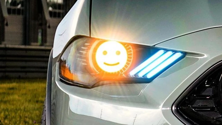 Ford brevetta i fari con luci LED personalizzabili