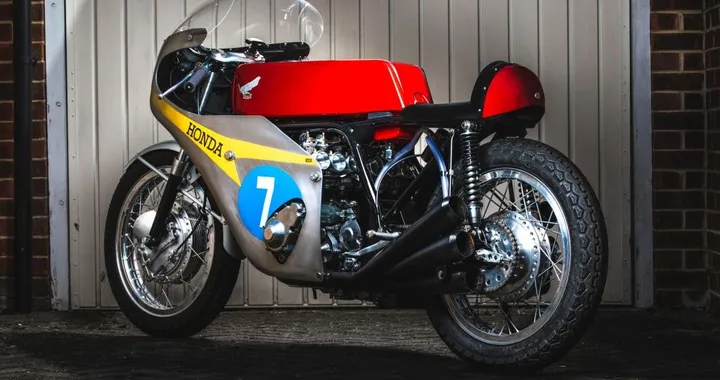 RC374: il tributo di Allen Millyard alle Honda "six" da Gran Premio