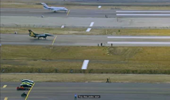 La drag race estrema di Red Bull: Formula 1, auto, moto e jet [Video]