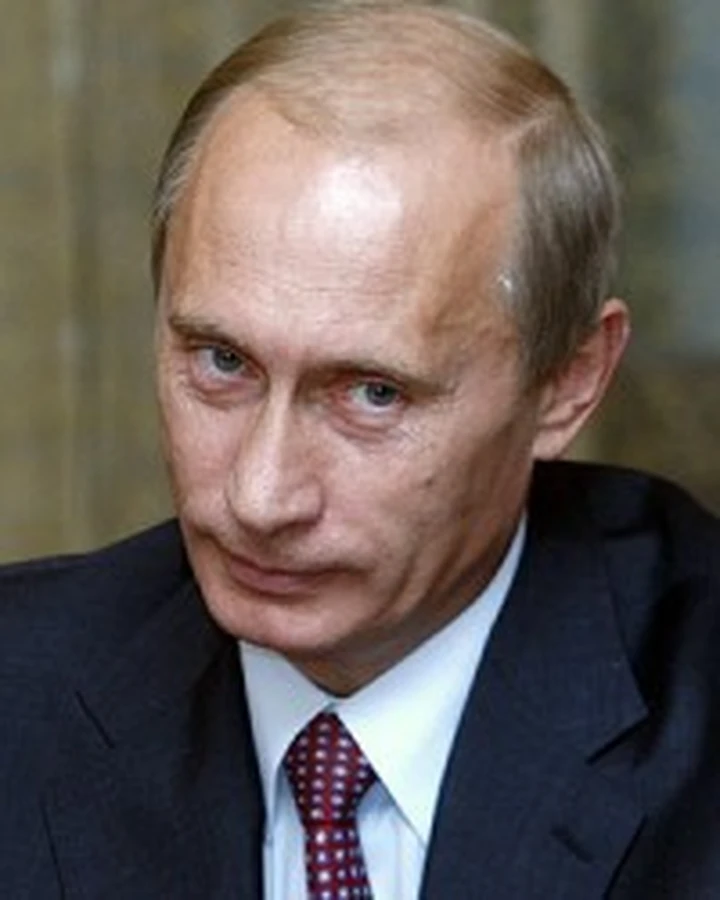 Russia: Putin stanzia 1,7 miliardi di euro a sostegno dei costruttori locali