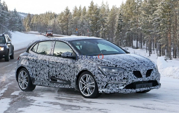 Renault Mégane RS: foto spia sulla neve