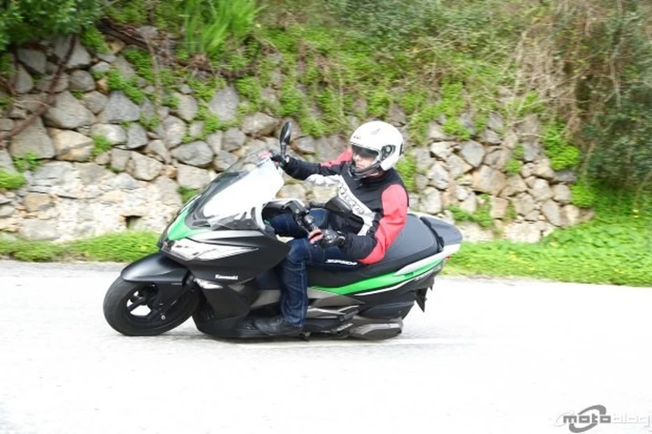Kawasaki J300 2014: il test di motoblog