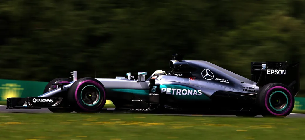 GP Austria F1 2016: Vince Hamilton, poi Verstappen e Raikkonen, Vettel fuori