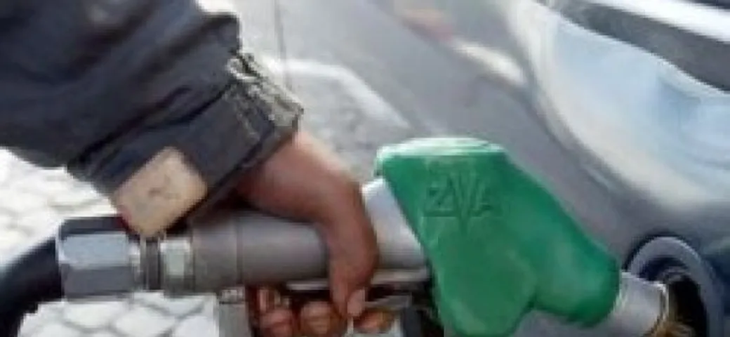 Ricomincia a salire il prezzo della benzina