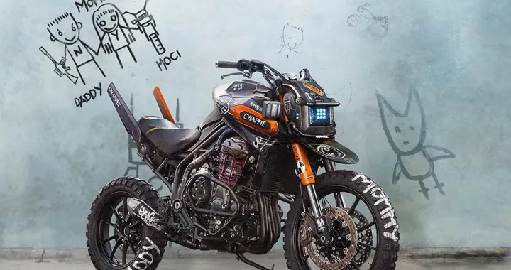 Jakusa Design Triumph Explorer: aggressiva e cyberpunk, pronta per l'universo di Chappie