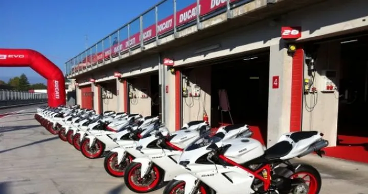 Live @ Test Ducati 848 EVO e 1198 SP ad Imola