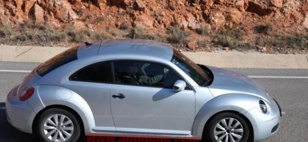Volkswagen New Beetle 2012: nuovi spyshots
