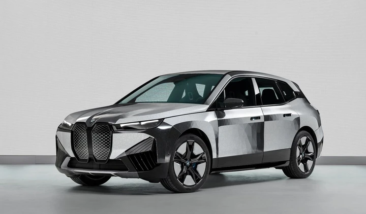 BMW iX Flow Concept al CES 2022