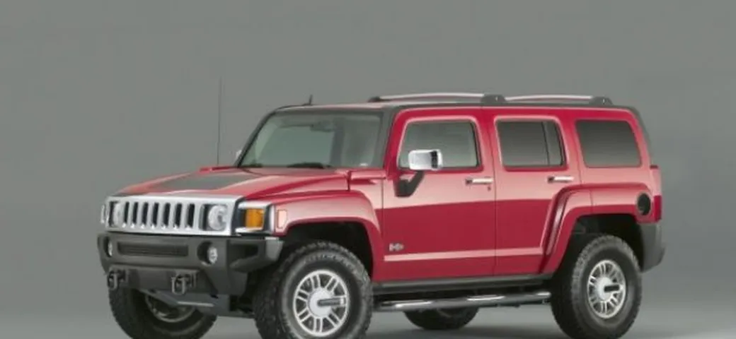 Hummer: richiamati 162.000 H3 per problemi al cofano