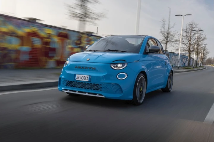 Abarth 500e finalista ai World Car Awards 2024