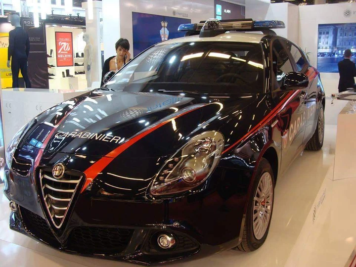 I Carabinieri alla fiera di Parigi con una Giulietta. E le Seat?
