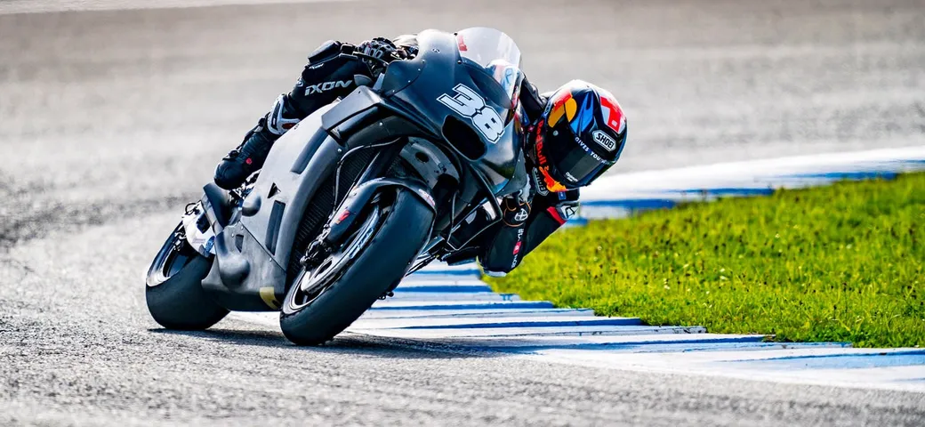 MotoGP: Bradley Smith su Aprilia domina i primi test sul KymiRing in Finlandia
