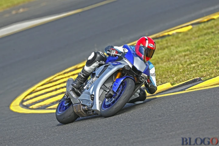 Yamaha YZF-R1 & YZF-R1M 2015: il test di Motoblog
