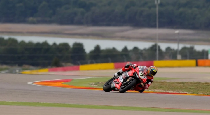 Superbike: Chaz Davies rialza la testa in FP3