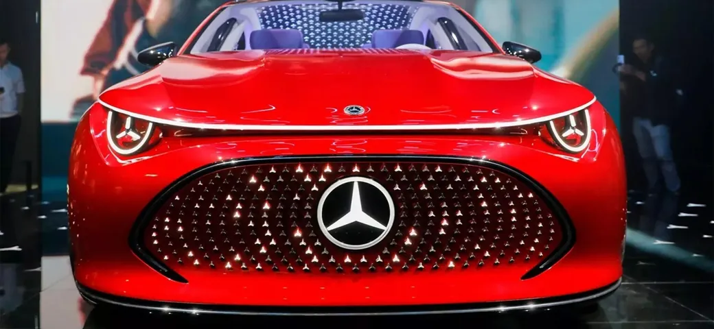 Mercedes: i suoi futuri veicoli elettrici avranno luci a forma di stella a tre punte