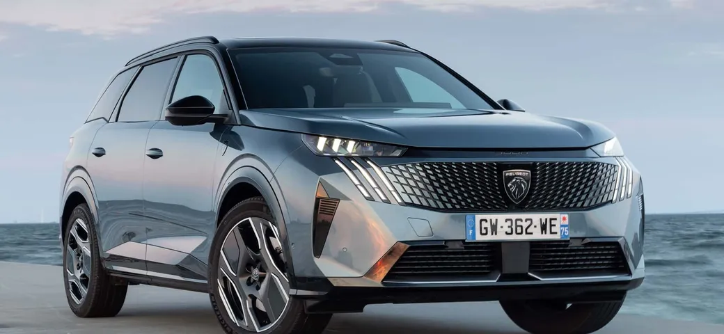 Nuova Peugeot 5008: ora disponibile in Italia con motorizzazioni ibride e elettriche