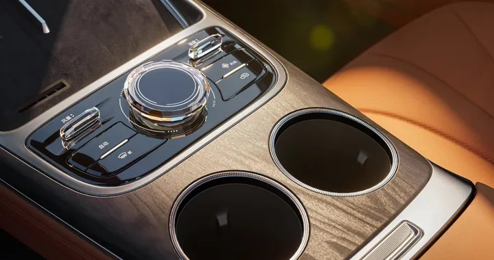 Comandi fisici: diventano obbligatori in Cina per la sicurezza dei veicoli