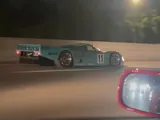 A bordo di Ferrari F40 non crede ai suoi occhi, sorpassato da una leggenda
