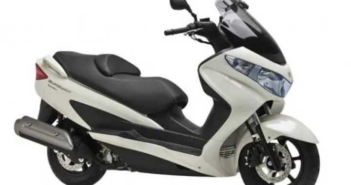 Novità 2011: Suzuki Burgman Racing 125 e Burgman Executive 125/200