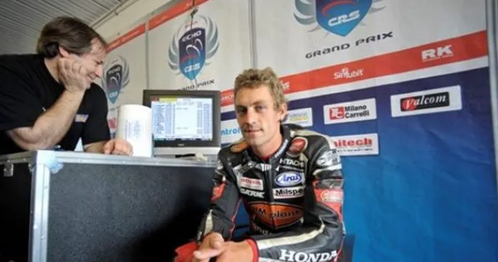 WSBK a Silverstone: Team HM Plant Honda BSB in pista con Brookes e Kiyonari