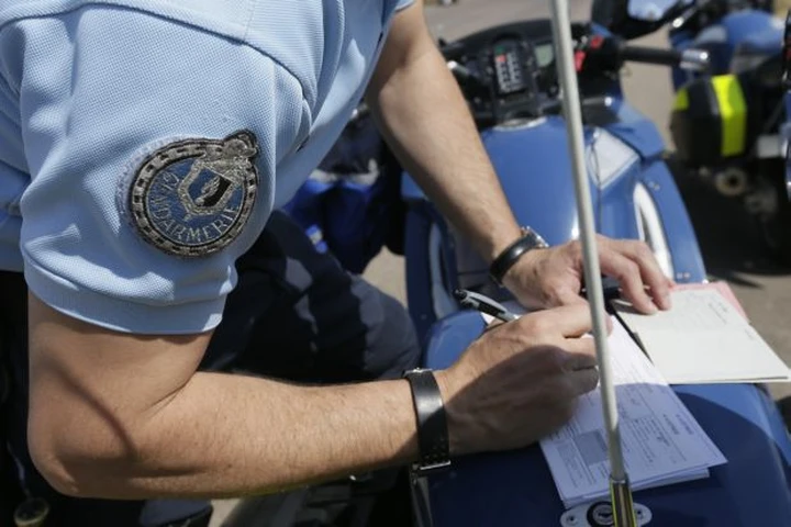 Per fare una multa gli agenti devono essere in uniforme