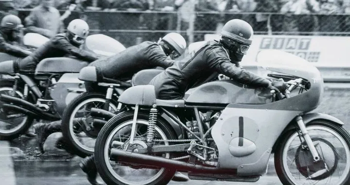 Motomondiale, c’eravamo tanto amati. I “veleni” dei divorzi: Hailwood, Agostini, Rossi, Iannone …