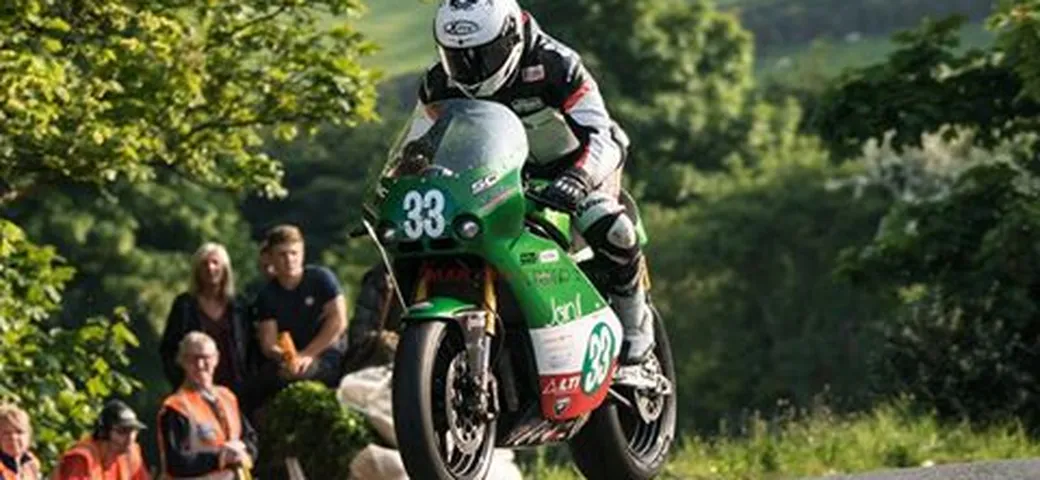 TT 2016, Michael Dunlop da record. Bonetti-Paton, sogno italiano