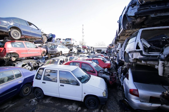 Allarme ricambi usati: truffe fino a 3.200 euro con identità rubate agli autodemolitori