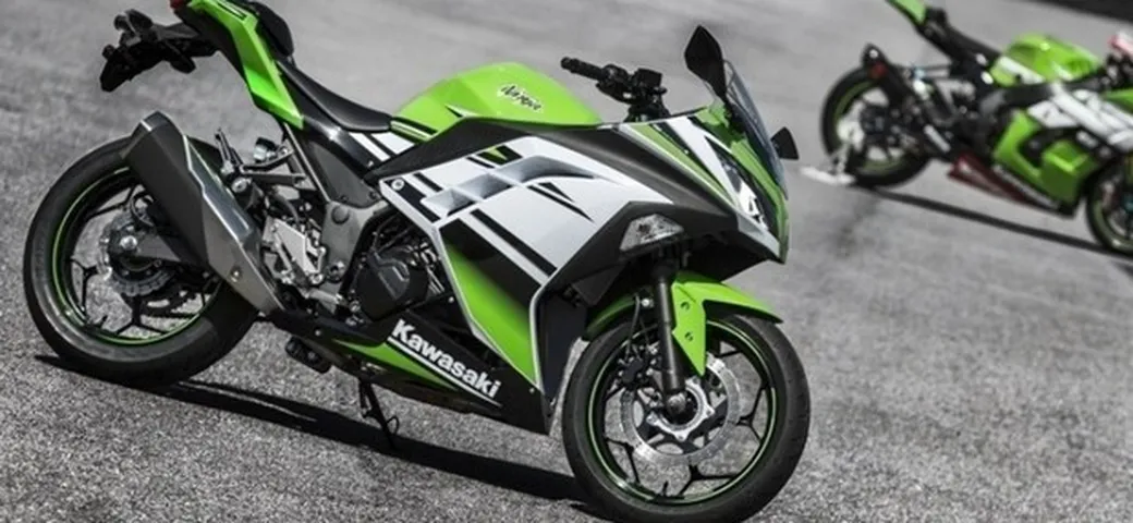 Kawasaki: la Ninja 300 30th Anniversary anche in Italia [Video]