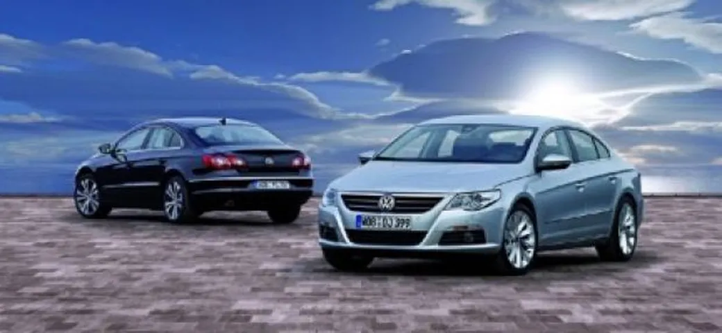 Volkswagen, la Passat CC sotto investigazione negli USA: rischio d'incendio nel vano motore