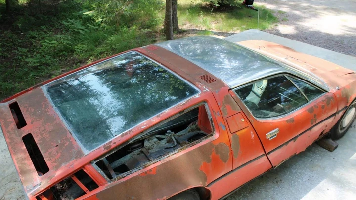 Comprano una Maserati Bora per 1.300 dollari: ora devono farla risplendere