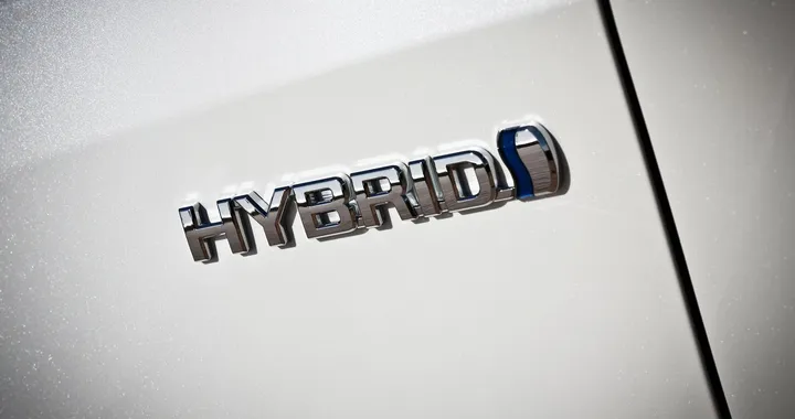 Svolta epocale, per la prima volta l'ibrido supera la benzina in Ue