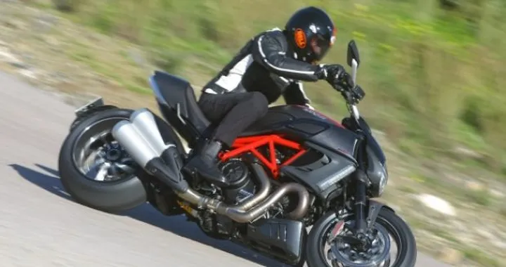 Ducati Diavel Tour 2011