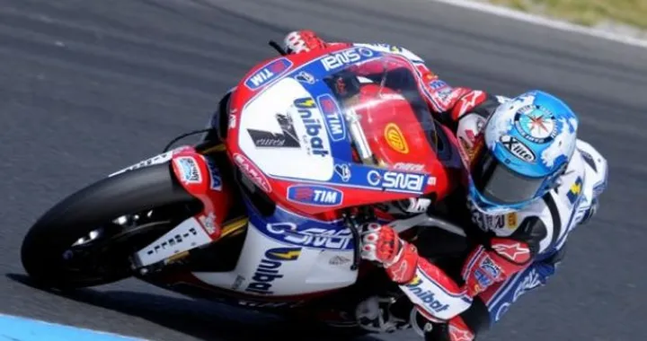 WSBK Phillip Island, "libere" come da copione: Carlos Checa e Max Biaggi in testa