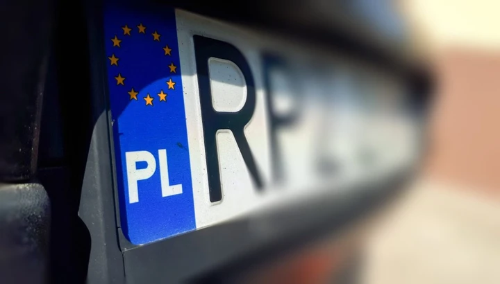 Targhe estere, boom in Italia: la Polonia domina, ma il fenomeno va ben oltre