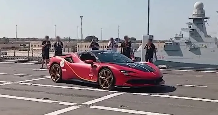 Record mondiale per Barone con la Ferrari SF90 sulla portaerei Garibaldi