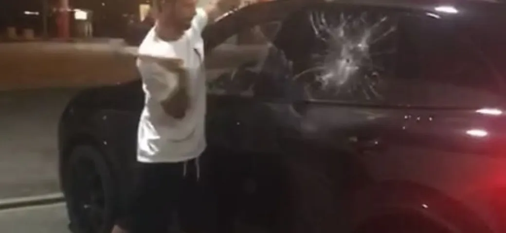 Iannone prende a martellate il suo Porsche Cayenne [Video]